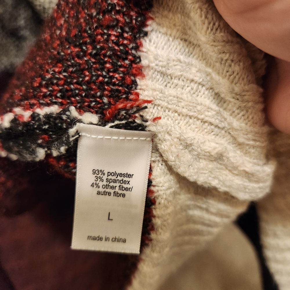 Cozy Black and Cream Patterned Women's Sweater - Picture 3 of 3